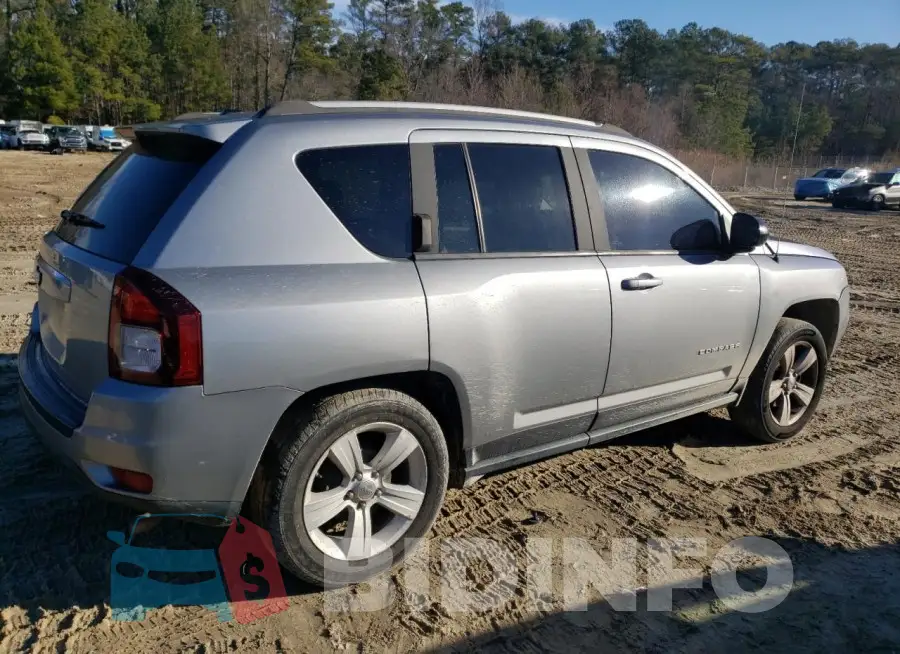 1C4NJCBA7FD379798 Photo# 3