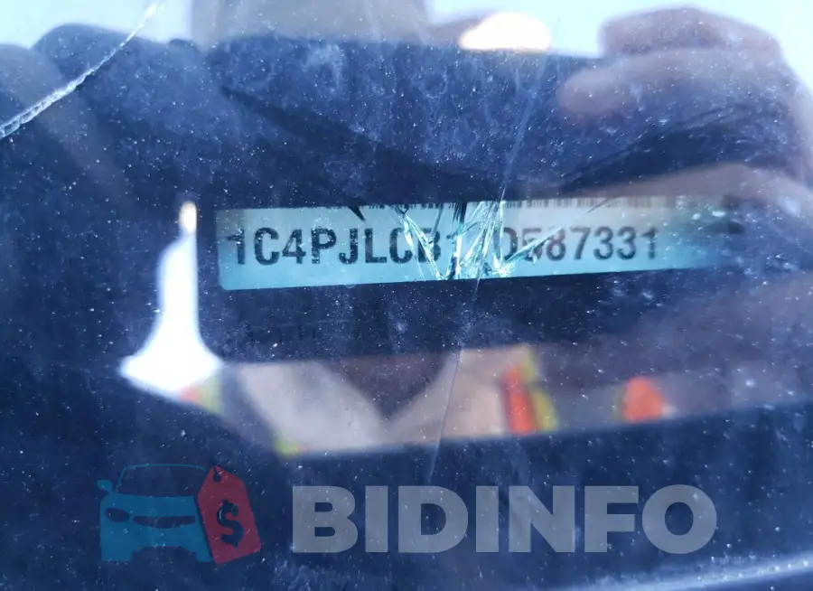 1C4PJLCB1JD587331 Photo# 12