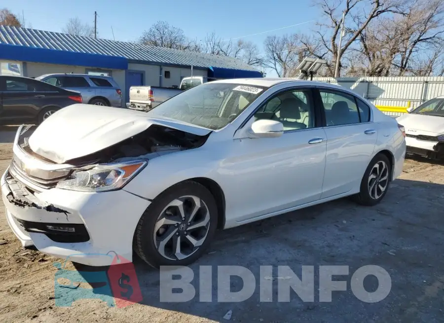 1HGCR2F88HA171114 Photo# 1