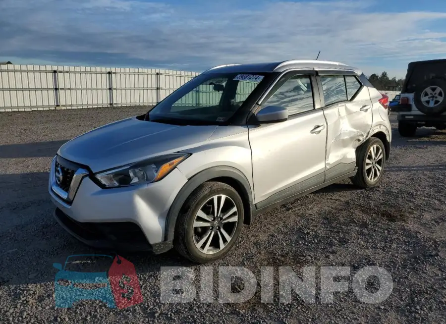 3N1CP5CU6JL509909 Photo# 1