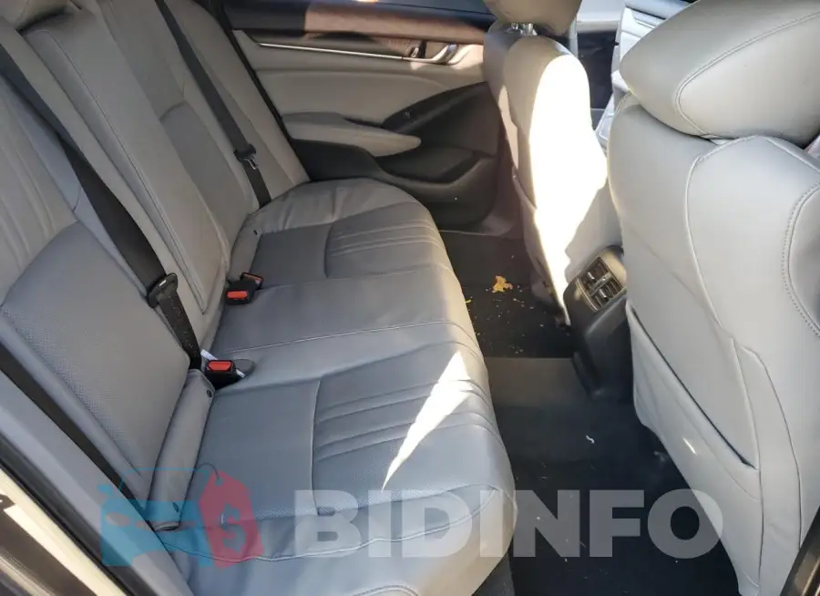 1HGCV2F50JA041741 Photo# 10