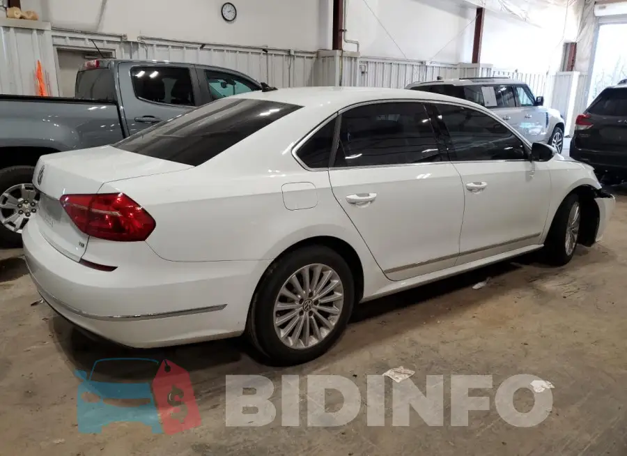 1VWBS7A31GC062257 Photo# 3