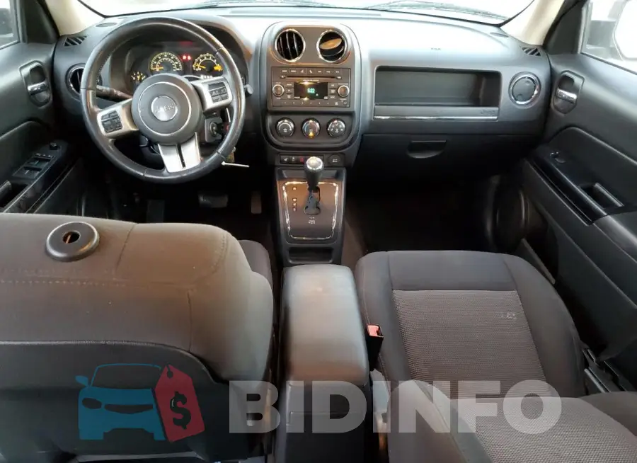 1C4NJPFB7FD329025 Photo# 8
