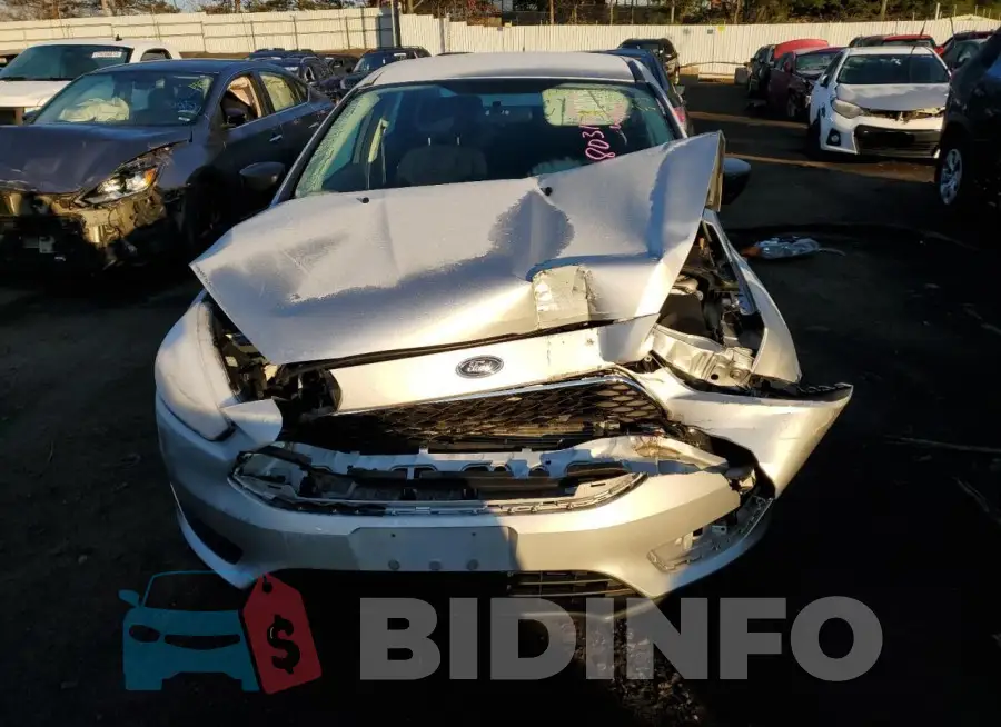 1FADP3E27GL280832 Photo# 5