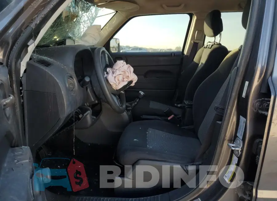 1C4NJPBAXFD210589 Photo# 7