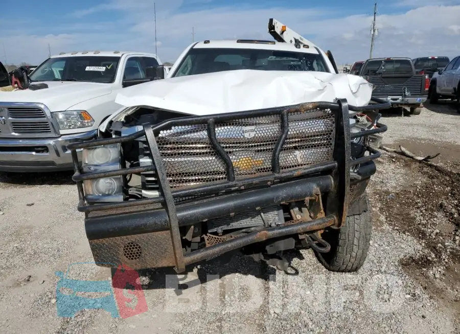 1GC4KYE86GF131529 Photo# 5