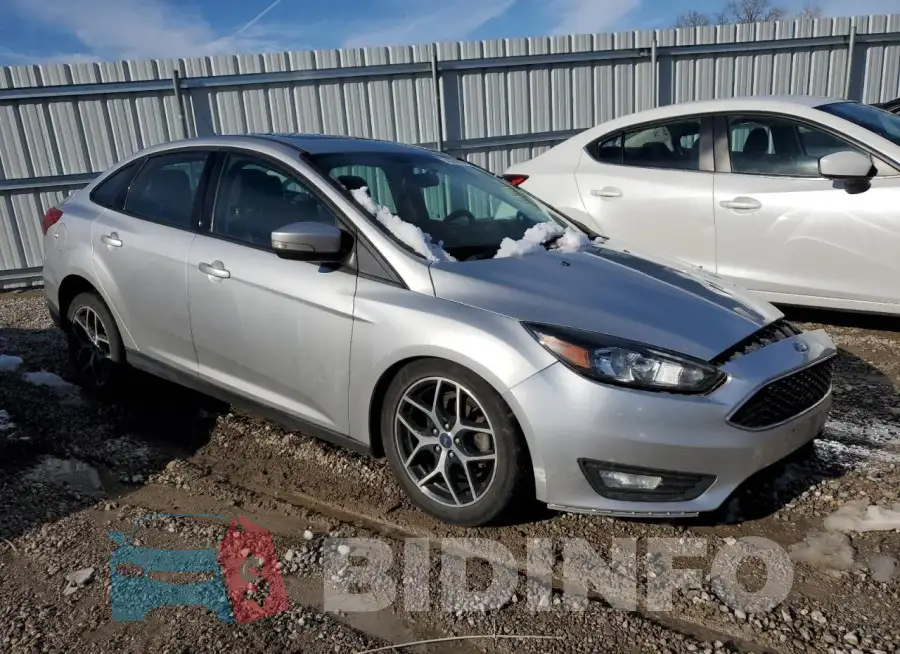 1FADP3H27JL293793 Photo# 4