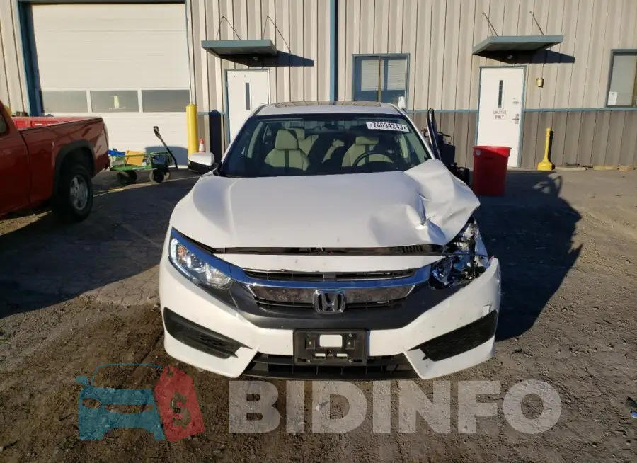 19XFC2F73JE207069 Photo# 5
