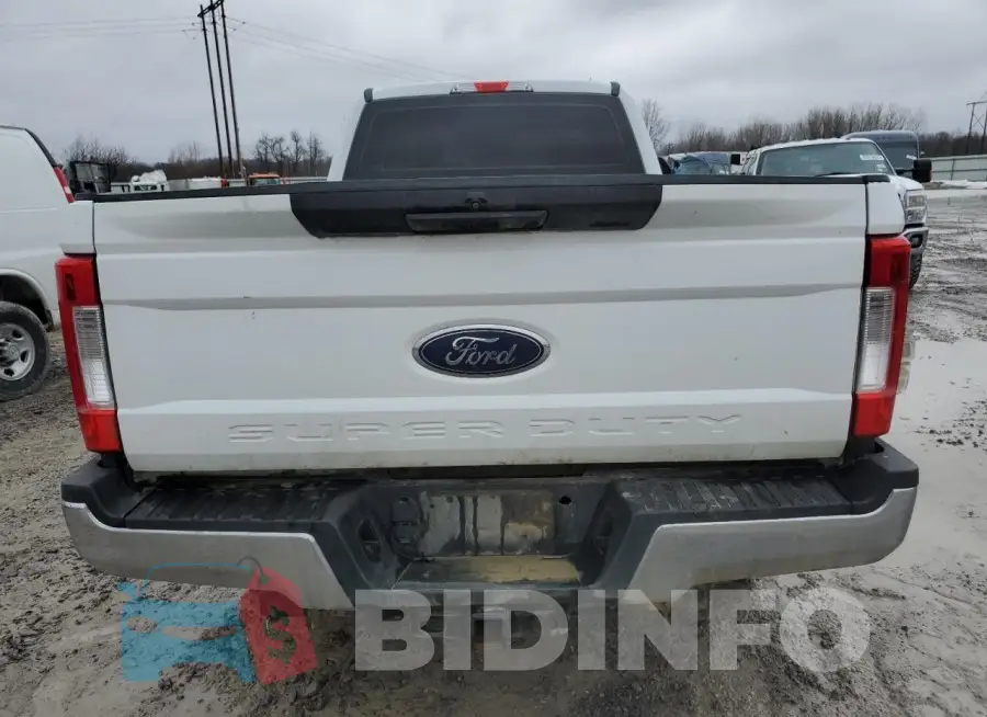 1FT7X2BT2JEB69129 Photo# 6