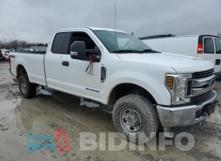 1FT7X2BT2JEB69129 Photo# 4