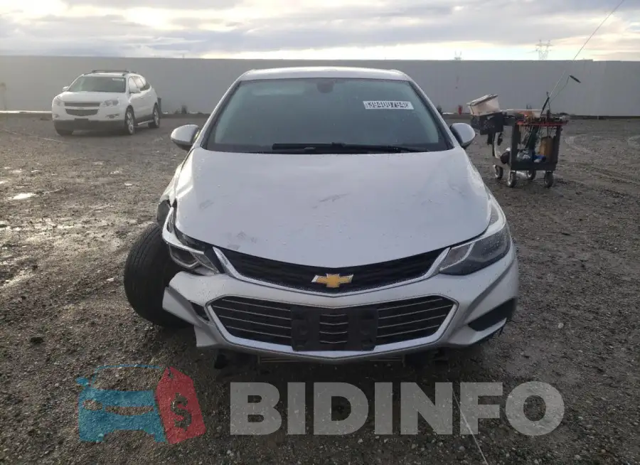 1G1BE5SM4J7120196 Photo# 5