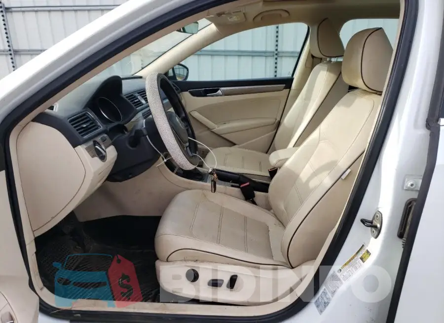1VWBS7A33GC057464 Photo# 7