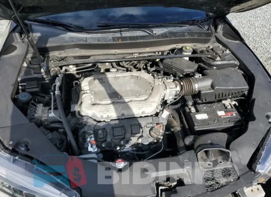 19UUB2F52JA000864 Photo# 11