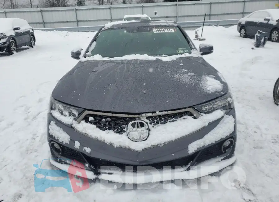 19UUB2F68JA002434 Photo# 5