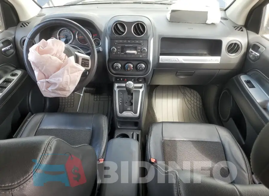 1C4NJDEB6GD758920 Photo# 8