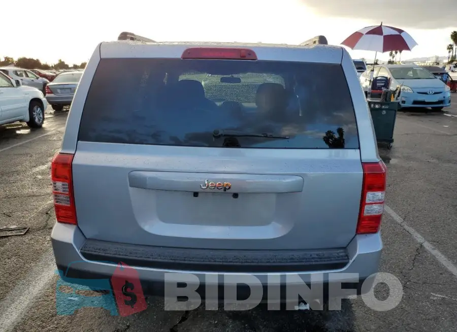 1C4NJPBA2FD386617 Photo# 6