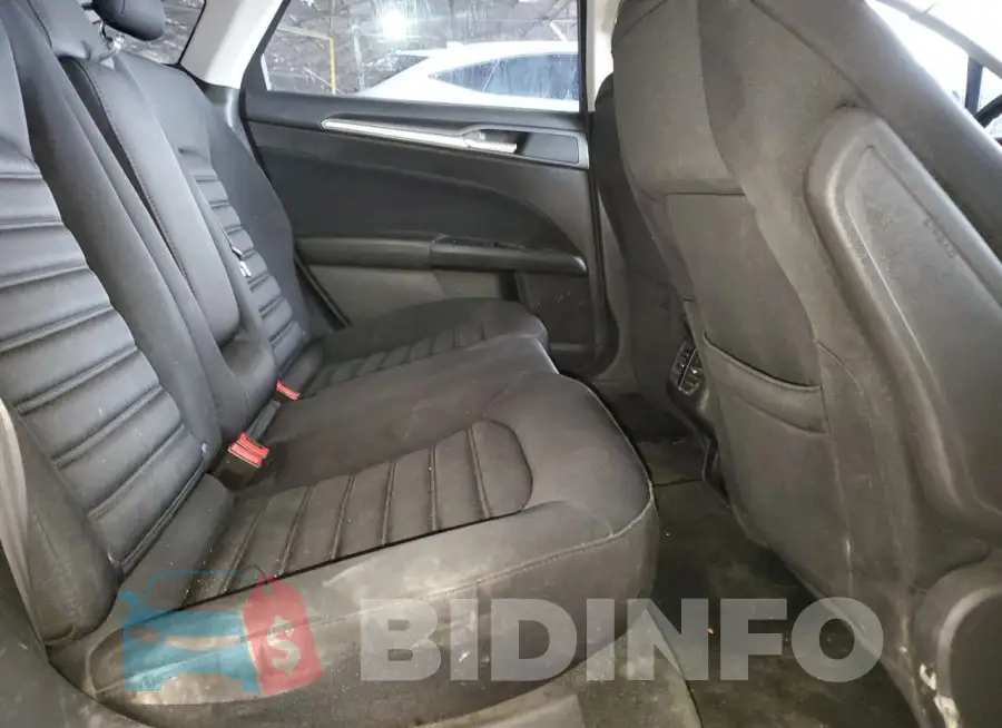 3FA6P0LU2GR385517 Photo# 10