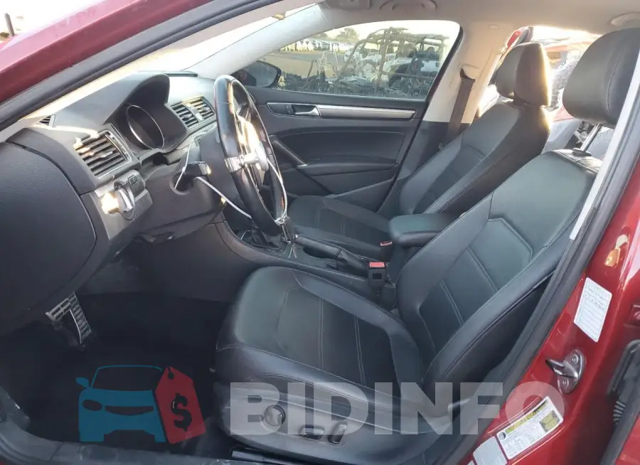 1VWDT7A38HC059301 Photo# 7