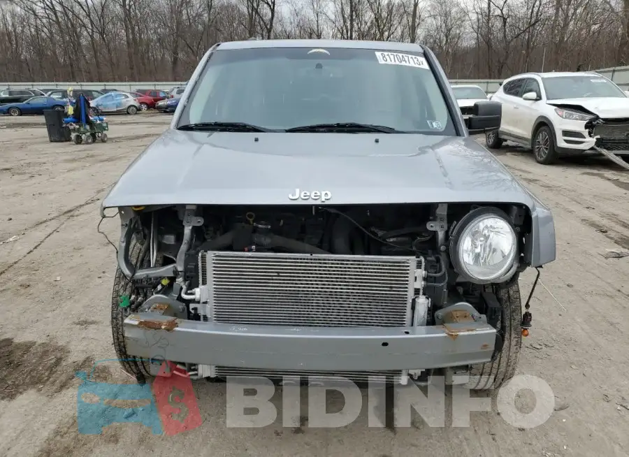 1C4NJRFB9GD724255 Photo# 5
