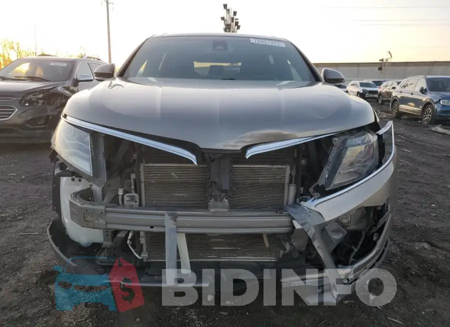 2LMTJ8LR3GBL74517 Photo# 5