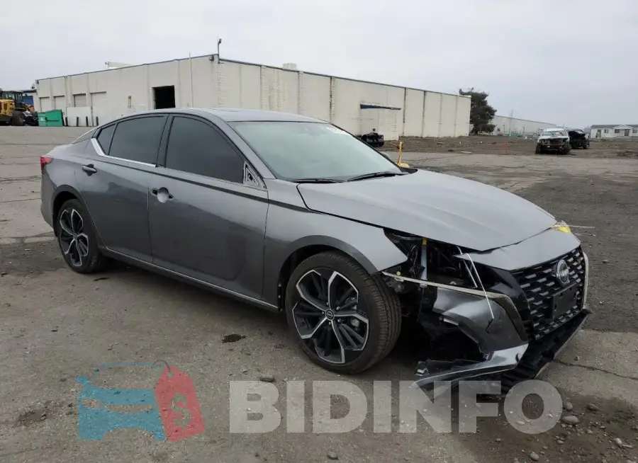 1N4BL4CW9PN387190 Photo# 4