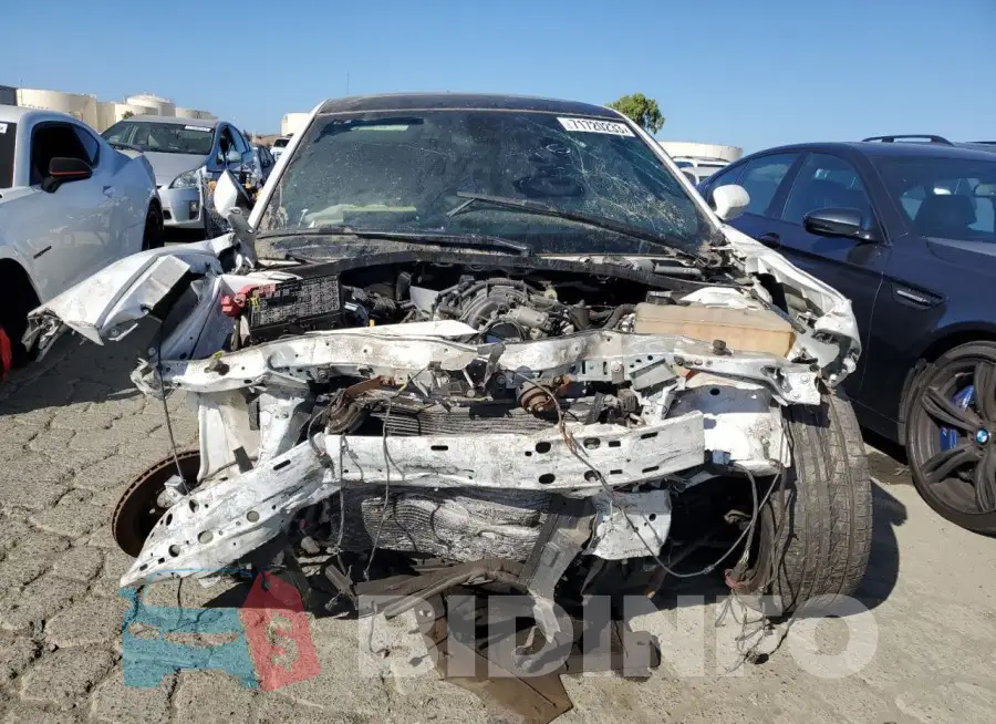 2C3CDXCT8JH143828 Photo# 5