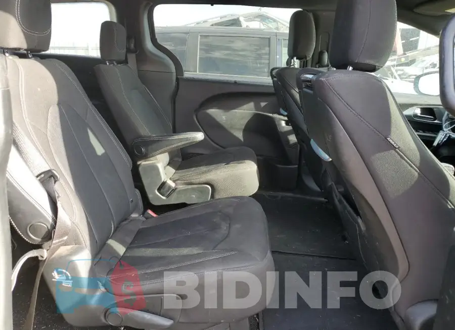 2C4RC1FGXLR183152 Photo# 11