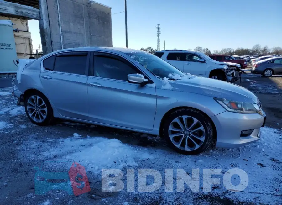 1HGCR2F52FA159334 Photo# 4