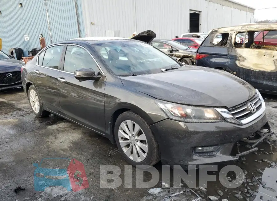 1HGCR2F8XFA801048 Photo# 4