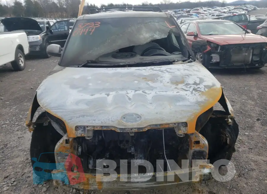 KNDJN2A23F7228253 Photo# 5