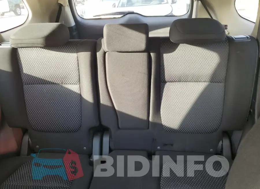 JA4AD3A32JZ040011 Photo# 10