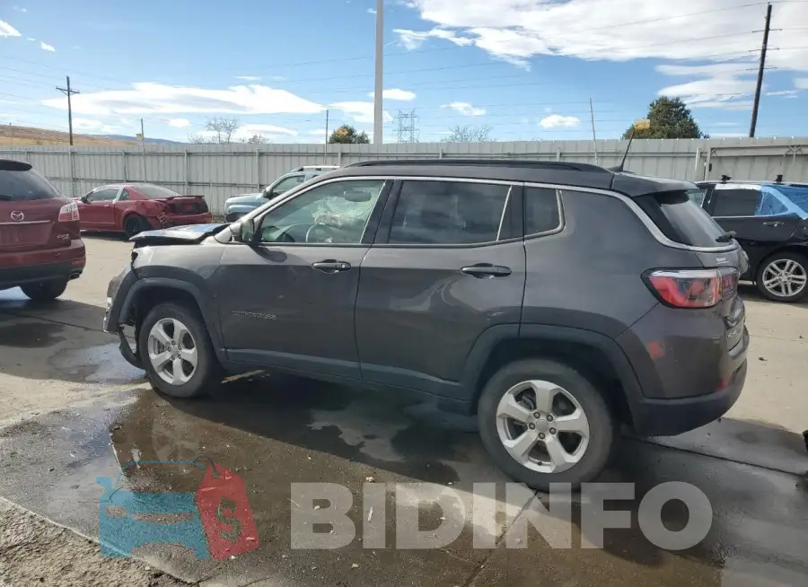 3C4NJDBBXJT350118 Photo# 2