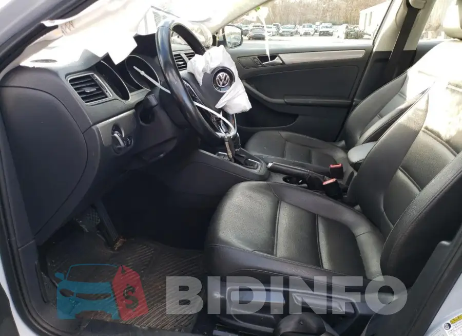 3VWDB7AJ8HM381761 Photo# 7