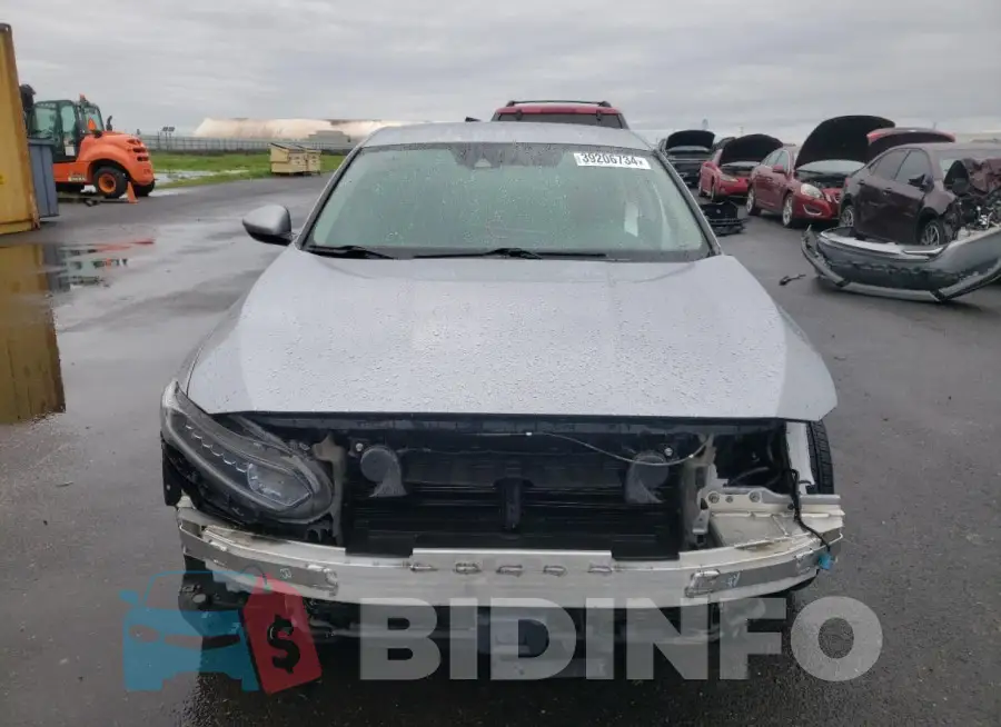 1HGCV3F16KA008537 Photo# 5