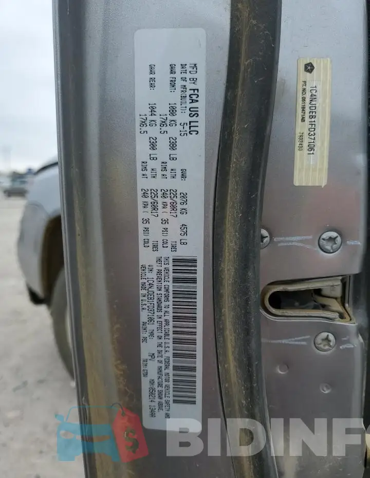 1C4NJDEB1FD371061 Photo# 12