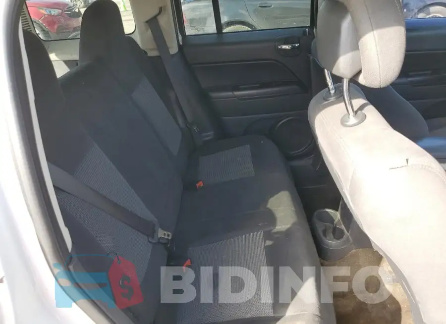 1C4NJPBA8FD397816 Photo# 10