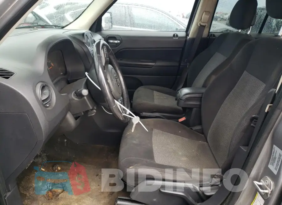1C4NJRFB7HD175379 Photo# 7