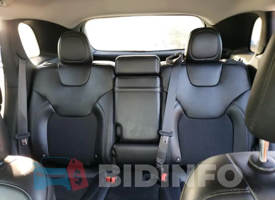 1C4PJLLB6KD110489 Photo# 10
