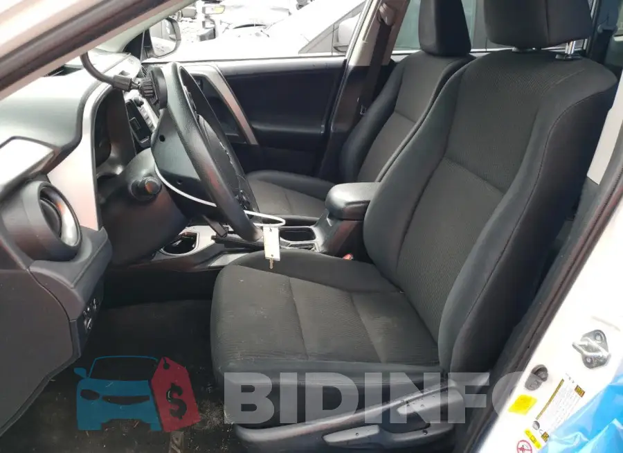 JTMZFREV3GJ078694 Photo# 7