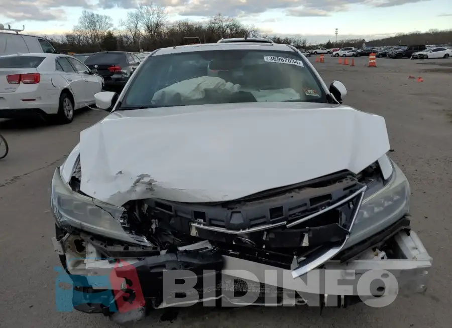 19UDE2F73GA011647 Photo# 5