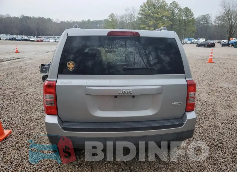 1C4NJPFB1FD203260 Photo# 6