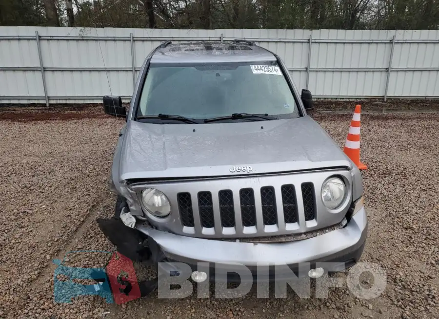 1C4NJPFB1FD203260 Photo# 5