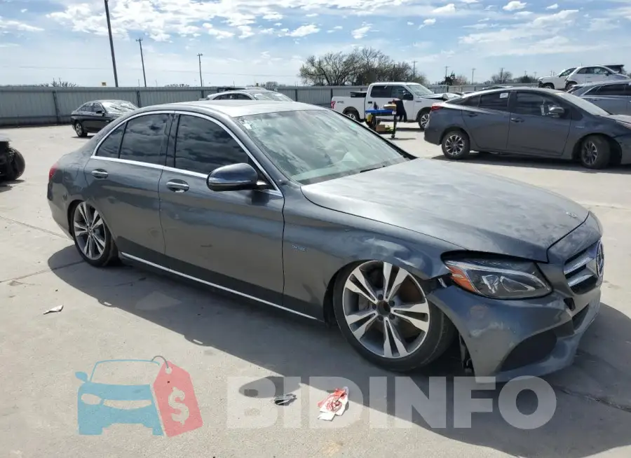55SWF4HB7JU243635 Photo# 4