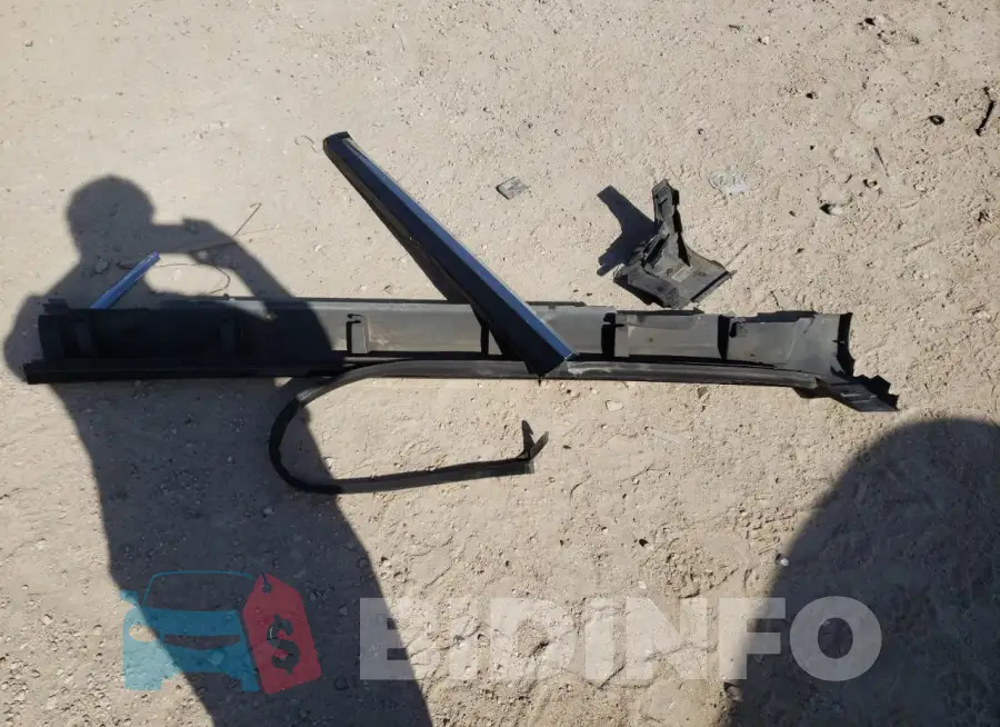 YV440MDU8H2015025 Photo# 12