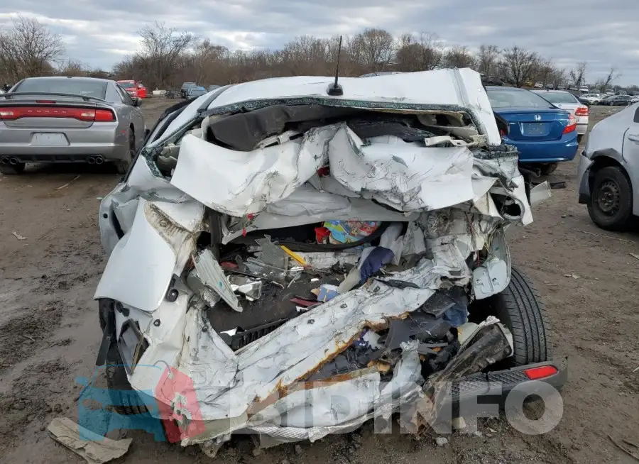 1FADP3E2XFL338415 Photo# 6