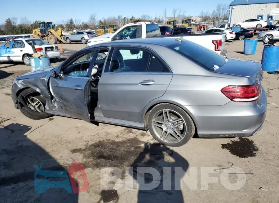 WDDHF8JB1FB084820 Photo# 2
