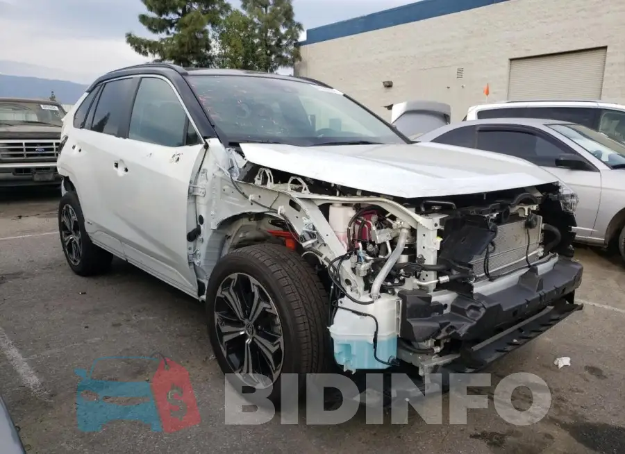 JTMEB3FV2PD142583 Photo# 4