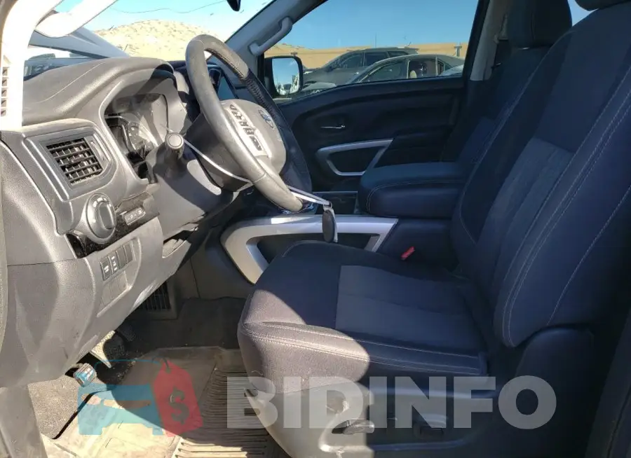 1N6AA1EDXNN100374 Photo# 7
