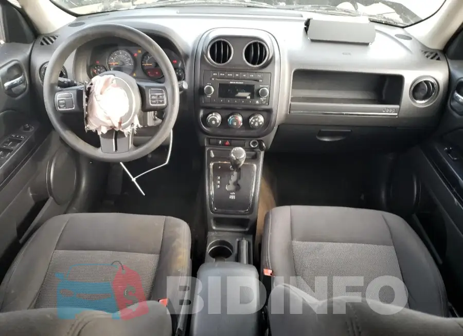 1C4NJPBB8FD306231 Photo# 8
