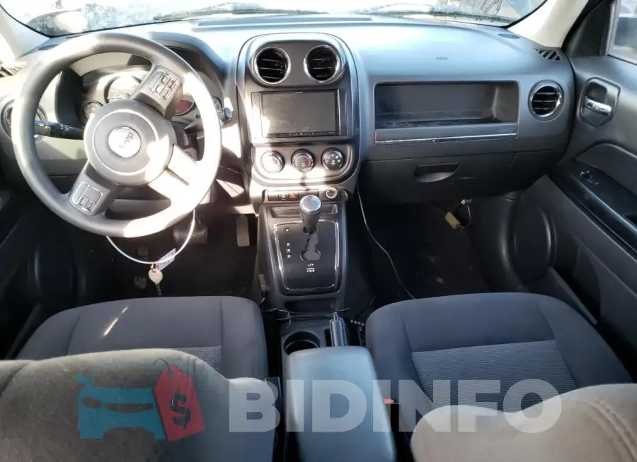 1C4NJPBBXFD410137 Photo# 8